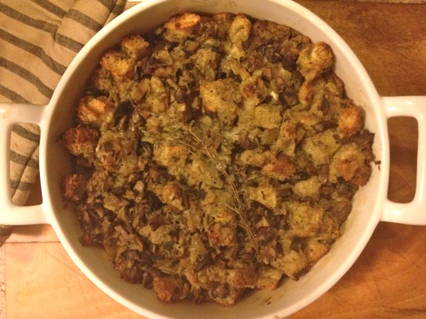 mushroom, leek & sourdough dressing | Brooklyn Homemaker