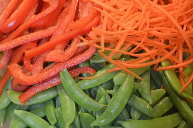 mixed green salad with pears, snap peas, seared chicken & orange vinaigrette | Brooklyn Homemaker