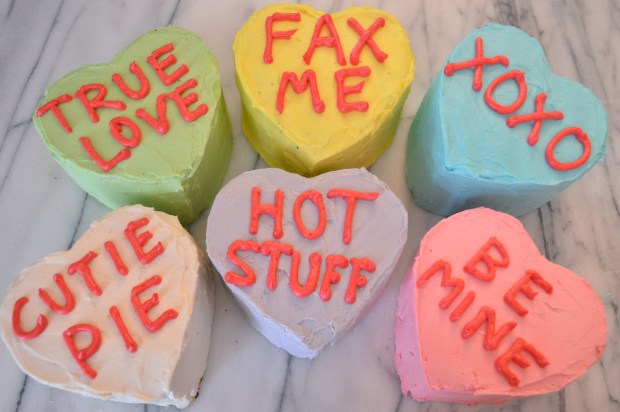 conversation heart mini cakes | Brooklyn Homemaker