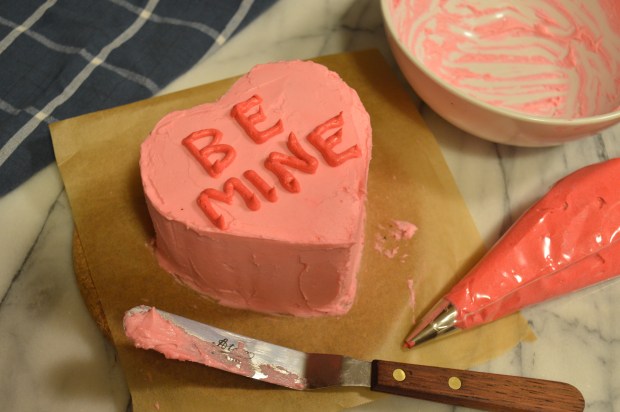 conversation heart mini cakes | Brooklyn Homemaker