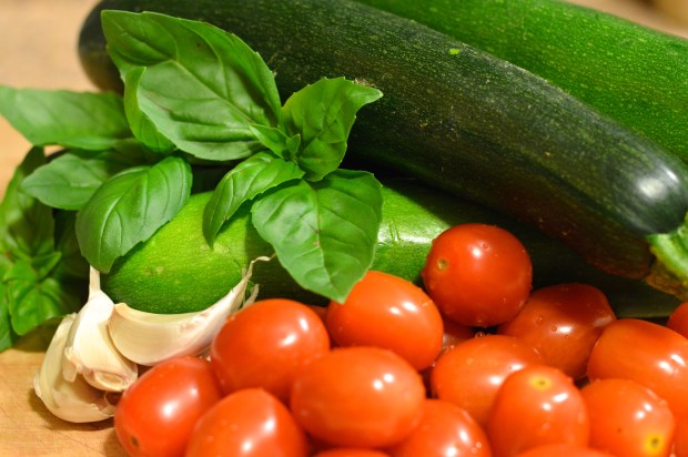 zucchini "pasta" with chicken, white wine, & tomatoes | Brooklyn Homemaker