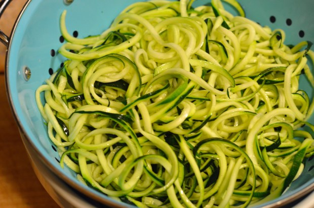 zucchini "pasta" with chicken, white wine, & tomatoes | Brooklyn Homemaker