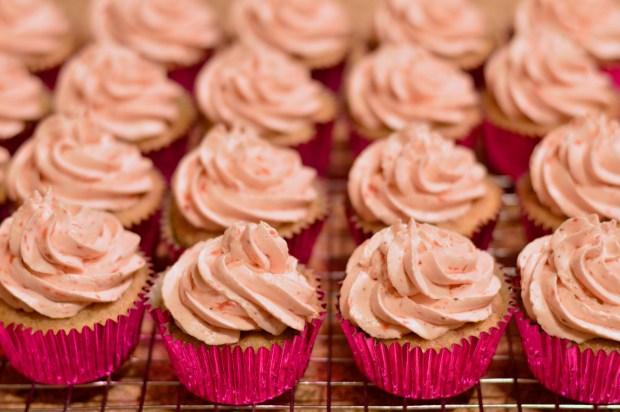 lemony strawberry cupcakes with strawberry meringue buttercream | Brooklyn Homemaker