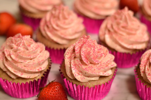 lemony strawberry cupcakes with strawberry meringue buttercream | Brooklyn Homemaker