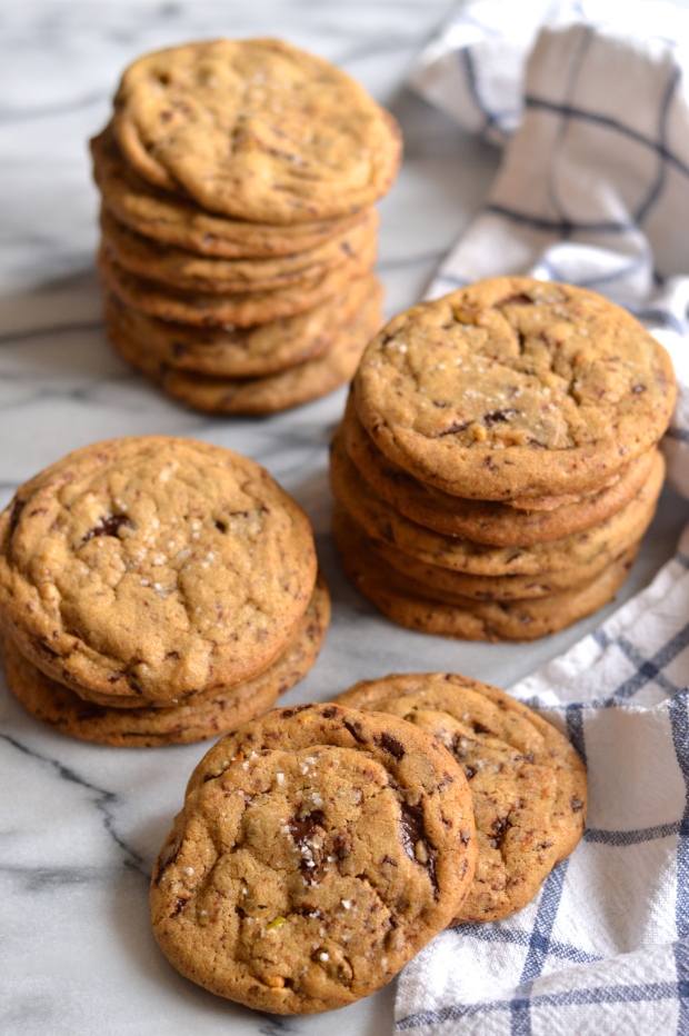 pistachio and dark chocolate chunk cookies with brown butter and fleur de sel | Brooklyn Homemaker